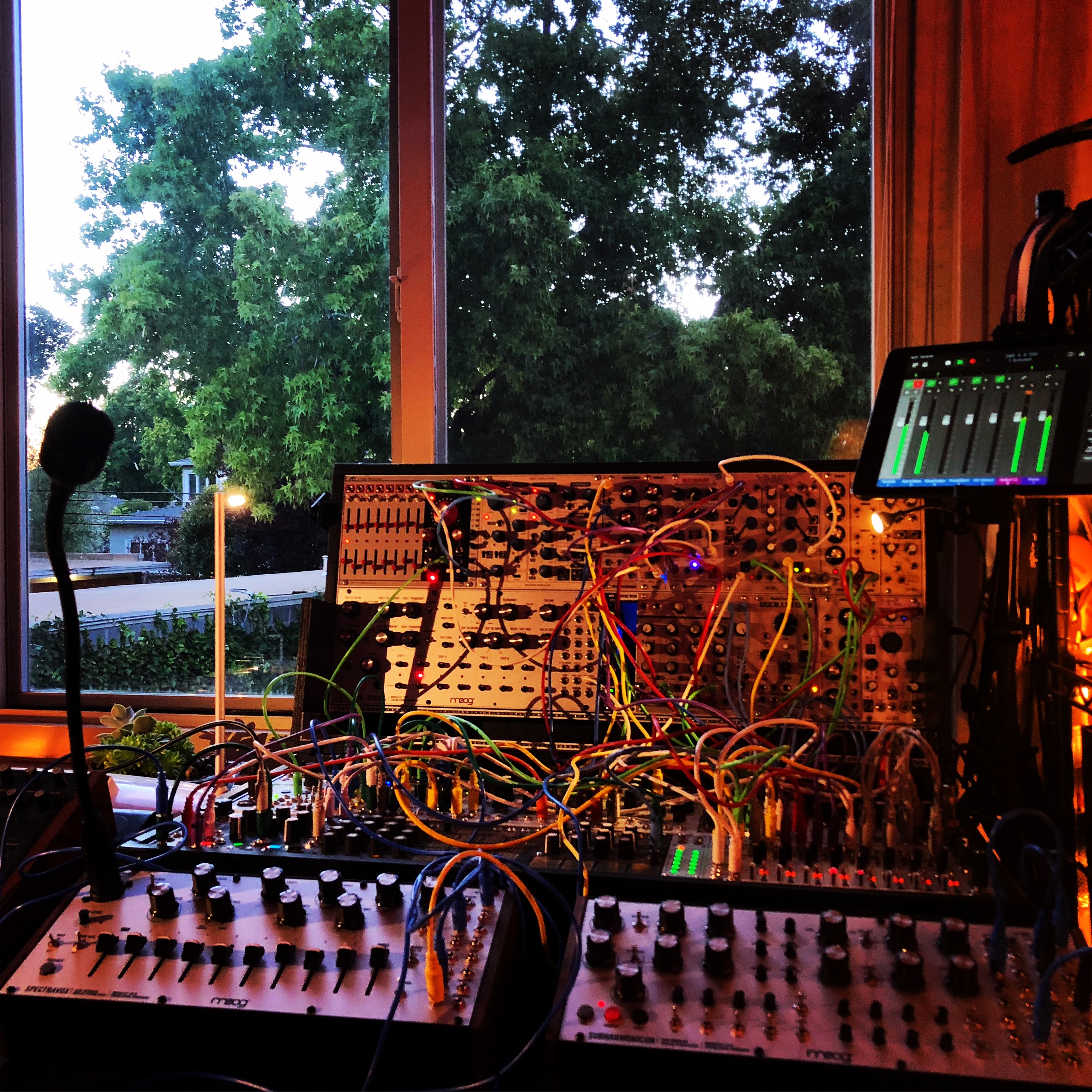 Modular Synthesizer Music and Artists Discovery